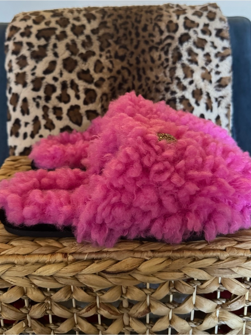 Kurt Geiger London Pink Shearling Slippers – Size 8 (BNWOB) - Picture 2 of 4
